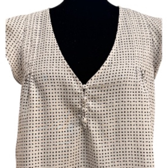 ๐ค Forever 21 White & Black Geometric Print Sleeveless Top โ Size Small - Picture 3 of 5